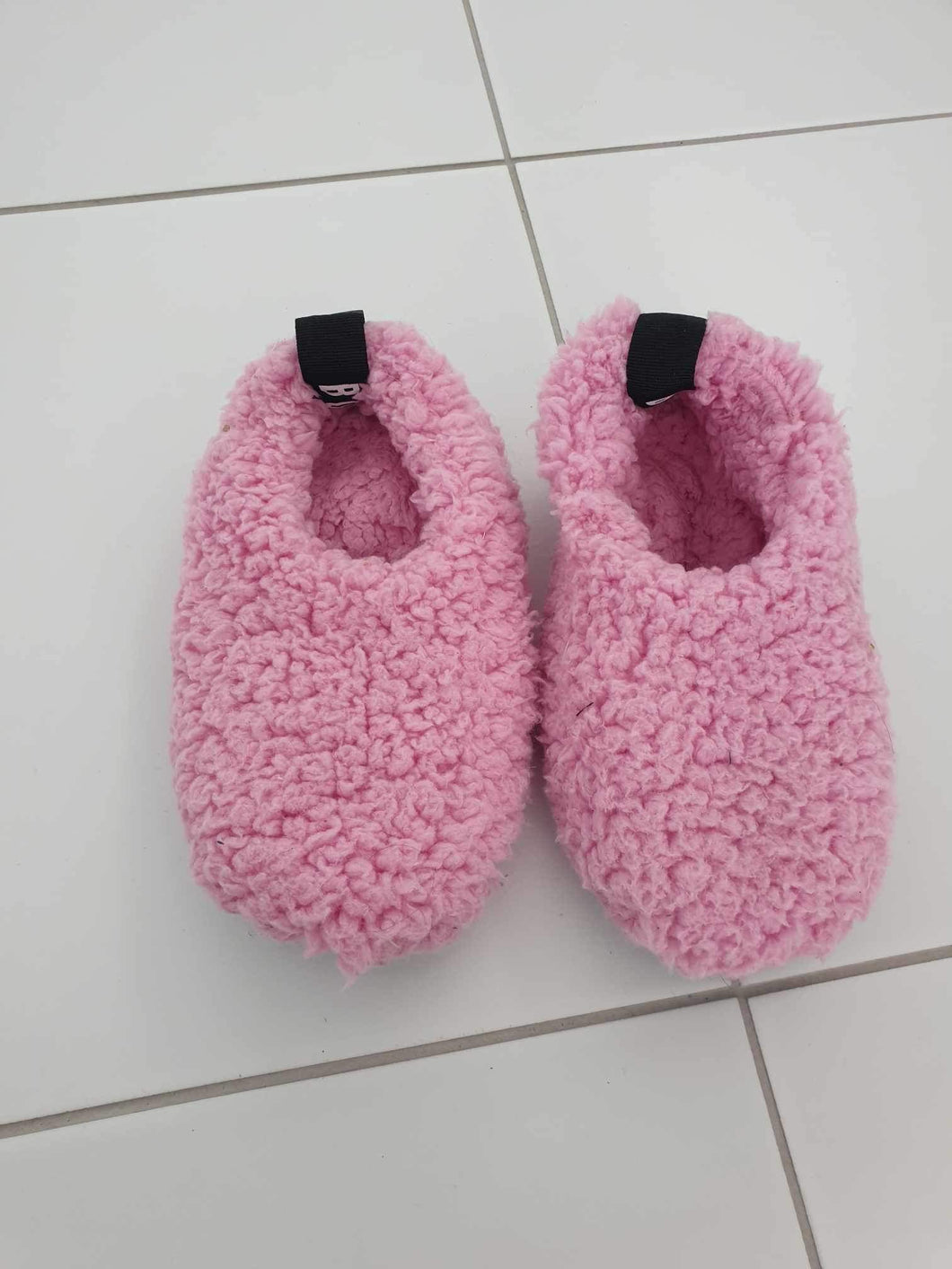 Pre-Loved Bonds Slippers